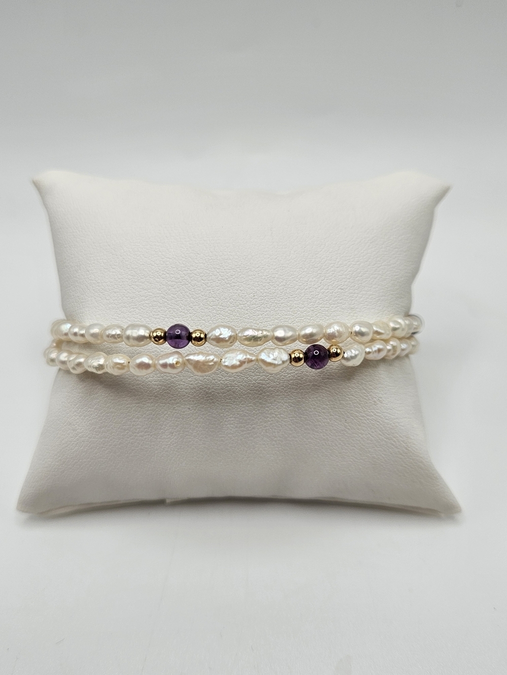 VINTAGE Dainty White Freshwater Pearl and Amethyst Beaded Memory Wire Bracelet